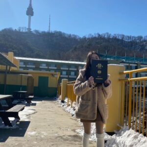 Lee Yeong-eun Instagram - 행복했던 #리라아트고#이젠안녕😭 #졸업  쌤들 친구들 보고싶을꺼에요 🤧이쁘게 사진찍어주신 상희쌤 #감사합니다☺️😚