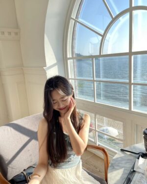 Lee Yeong-eun Instagram - HAPPY📷