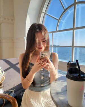 Lee Yeong-eun Instagram - HAPPY📷