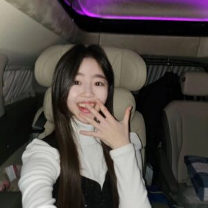 Lee Yeong-eun Instagram - 2023년 👋이리오너라2024👋
모두 2024년에는 행복하고 건강하시길✨️✨️✨️아뵤 아쟈아쟈 하이팅 HAPPY NEW YEAR💫
