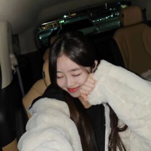 Lee Yeong-eun Instagram - 2023년 👋이리오너라2024👋
모두 2024년에는 행복하고 건강하시길✨️✨️✨️아뵤 아쟈아쟈 하이팅 HAPPY NEW YEAR💫