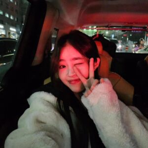 Lee Yeong-eun Instagram - 2023년 👋이리오너라2024👋
모두 2024년에는 행복하고 건강하시길✨️✨️✨️아뵤 아쟈아쟈 하이팅 HAPPY NEW YEAR💫