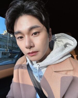 Lee Yi-kyung Instagram - 🙃