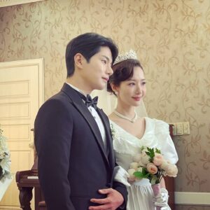 Lee Yi-kyung Instagram - #내남편과결혼해줘 #박민환