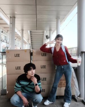 Lee Yi-kyung Instagram - #놀면뭐하니 
photo by 뼈토그래퍼 
@ophen28 늘 이쁜추억 남겨주셔서 감사합니다.
다음엔 우재형도 내가 찍어 드려야지🫡