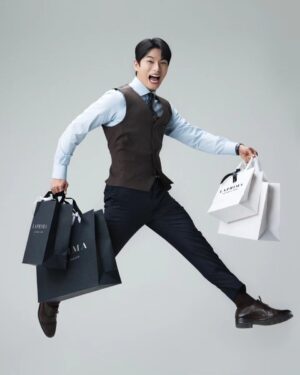 Lee Yi-kyung Instagram - 유난스러운 쇼핑몰🛍  @official.laprima 
.
.
.
.
#라프리마 #광고