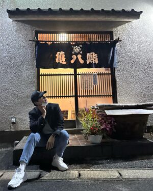 Lee Yi-kyung Instagram - 우연히 찾았다가 운명이 된 집👍
