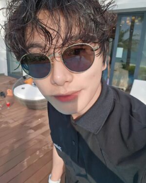 Lee Yi-kyung Instagram - MARRY MY HUSBAND 
.
.
THE END🎆
.
.
IN VIETNAM