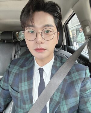 Lee Yi-kyung Instagram - 🤓