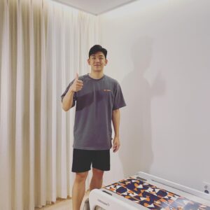 Lee Yong-dae Instagram - #협찬#광고#AD

운동후에 몸이 피곤하고 뻐근할때 한번만 받아도 몸이 쫙 풀리는 인생 마사지 의료기기👍👍
진짜 최고입니다💪

#세라잼#마스터V4#세라잼마스터v4 #마사지#의료기기