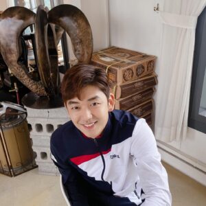 Lee Yong-dae Instagram - 사진 좀 잘찍어라..
🏸🏸