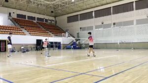 Lee Yong-dae Instagram - 배드민턴이 제일 재밌긴 하지👍

만원 내기 진심인편 ㅋㅋ 

#yonex #요넥스 #요넥스배드민턴단#아스트록스88d