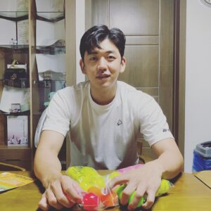 Lee Yong-dae Instagram - 컬러 골프공 받아서 기분좋음😁
그만 잃어 버리자..!
#이지골프존#골프공#좋음#로스트볼