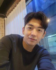 Actor Lee Yong-dae HD Instagram Photos and Wallpapers April 2022