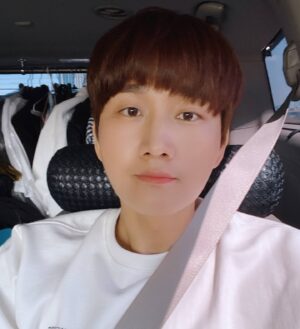 Lee Yong-jin Instagram - 날 좋다!! 오늘은 #soda