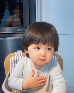Lee Yong-jin Instagram - 제가 이윤잽니다 !