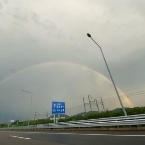 Lee Yong-jin Instagram - 와이프가 태어나서 처음 본다는
무지개. 오늘.