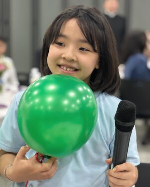 Lee Yoon-ji Instagram - 너의 첫영성체. 새벽미사에 교리공부에 네가 얼마나 성실하게 임해왔는지 알기에 감격스럽기 그지없었던 어제. 마음다해 축하하고 사랑하고, 사랑한다... 카타리나❤️