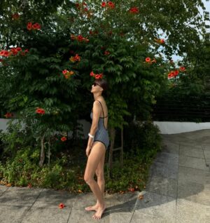 Lee Young-eun Instagram - .
장마 전 수영장🏊‍♀️👙🤿
.