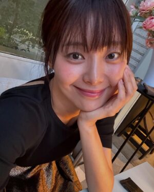 Lee Young-eun Instagram - .
💐🎂🎁❤️🌈🏆