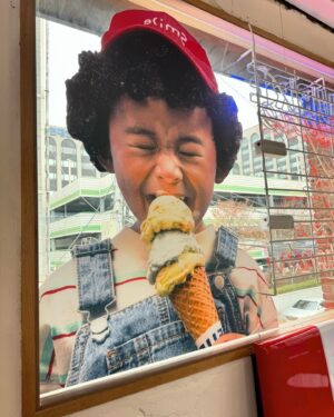 Lee Young-eun Instagram - .
달달구리 아이스크림 먹으러 
안국 @beurrebeurre.kr 에
다녀왔어요. 🍨🍧🍦
용인이는 못하는게 없네🍦
.