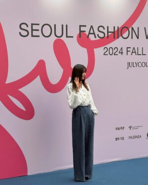 Lee Young-eun Instagram - .
#줄라이칼럼 
#서울패션위크2024fw
#julycolumn