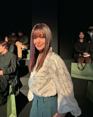 Lee Young-eun Instagram - .
#줄라이칼럼 
#서울패션위크2024fw
#julycolumn