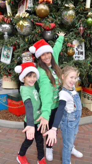 Leeann Tweeden Instagram - Was cool Mom for the day. I took the kids to @disneyland on Thursday last week…which meant playing hooky from school. 😜 (We had one day left on a four day pass that expired on Friday.) Would do it all over again too! 🥳🎅🏻🎄