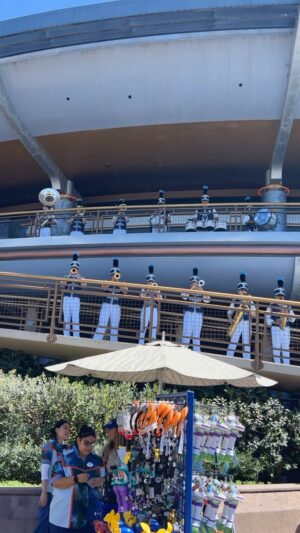 Leeann Tweeden Instagram - Love the @disneyland band!