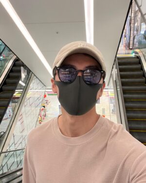 Lego Lee Instagram - 趁休假去買生日禮物！
還是有什麼更好的推薦？