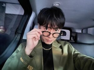 Lego Lee Instagram - 昨天
是聖筊裡黎大仁的眼鏡🤓