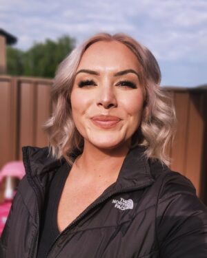 Leigh Holland-Keen Instagram - I am open 

An open book who shares her experiences to help others . 

Open to receiving a fun, gentle, kind, and safe love from a partner. 

Open to continue learning about myself and open to be present and listen to the stories of others 

Open to taking different directions in life to ensure I maintain stability for Mackenzie and I 

Open for all good things to come 💫