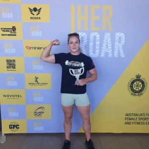 Leigh Holland-Keen Instagram - @her_roar
.
.
And just like that the weekend is over ! My first big competition back from having a break.
.
.
An unreal weekend surrounded by amazing athletes, I had such a fun time - I was a little worried with only 6 weeks of training under my belt and got pushed to my limits - but placing 2nd to the amazing @camilla_fogagnolo who was an absolute champion to compete with. Everyone cheered each other on, supported each other and created a top atmosphere - just the way it should be ❤
.
.
Huge thanks to @aliciafistonich @her_roar for creating this expo - it's needed and very much appreciated. 
.
.
Thank you to 
@corey_hogan_aes
@scotty_bossman 
@laura.pocketrocket
for being amazing support and helping me through the weekend. Watching @laura.pocketrocket place 1st and get overall lifter award was just awesome ! Go @teampowerelite 👊
.
.
@citystrength
@shreddedwarfare
@sbdapparel
@iamherculeswoman 
@teampowerelite
@pbphysio