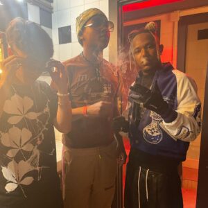 Leïti Sène Instagram - Nada ayer celebrando el APO0€AL1P$ pt1 con un par d 🐐🐐lol solo Dios sabe como agradezco esta vida y el amor k siento de vstros. Disponible en el multiverso la primera parte del ep. SOLO y exclusivamente  familia @bexnil @iseekarlo @airpods_owner_2021 @harysafu @youngwolfbeatz @nadddot @itspurps @ddavecrag 
🤲🏿📿⚔️👑