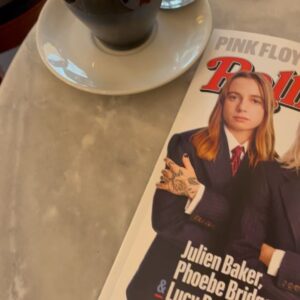 Lena Urzendowsky Instagram - COVERSTORY im ROLLING STONE mit meinem Lieblingsalbum von @fensterlyfe anlässlich des Release von LUDEN auf @primevideode 👌🏻

Bin ganz stolz auf dieses Projekt und freue mich sehr euch meine Lieblingsband und meine liebste Musik vorzustellen 🤍 und wie es zu allem kam… @sebastian.urzendowsky 

Artikel von Ralf Niemczyk 
Foto von @_paula_winkler_