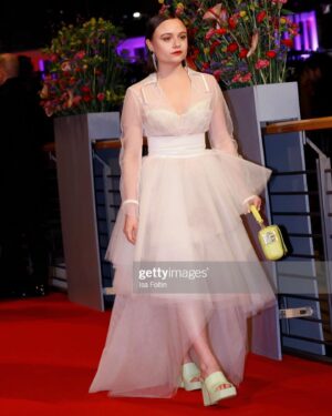 Lena Urzendowsky Instagram - ✨ Berlinale Opening Night 2023 ✨

Dress  @kiliankerner_ 
Tasche @riani_fashion 
Schuhe @newd.tamaris 
H/M @roccokowalski_ 

1 pic @imago.images 
2 pic @sven.goerlich 
3 pic @gettyimages 

@lilie2apr @birnbaumandframemanagement