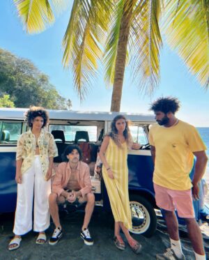 Lenita Oliver Instagram - Daqueles trabalhos que parecem só diversão, porque foi o trabalho mais divertido, cansativo porém o mais Astral da Vidaaa !!! 

Campanha da @corona job gringo gravado na Costa Rica 🇨🇷 ✨

El mejor trabajo, el mejor viajer, con las mejores personas ❤️ PURA VIDA 🇨🇷
