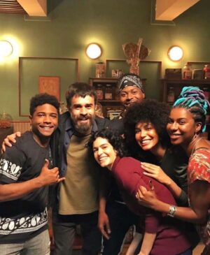 Lenita Oliver Instagram - Declaro meu GRANDE AMOR pelo CINEMA NACIONAL !

Mesmo achando que a prática e a conduta está longe de ser a ideaL dentro dessa indústria, me orgulho de fazer parte disso … Sem Romantizar ! 

Agradeço a cada um que pude trocar, contribuir com todas essas histórias, gente tô contando aqui viu, foi muito chão até aqui … muita coisa do início da minha carreira, lá atrás na minha Terrinha Recife- PE eu não sei se vocês sabem, comecei com Teatro, Maracatu e por aí vai … muita arte, muitos processos, muito preparo pra doar meu ser e ajudar a contar todas essas histórias, todas com sua importância, 
sua mensagem política e necessária, pra transformar, questionar, emocionar, Hoje e cada dia que passa, afirmo com todas as forças, todos os dias mesmo com tantas dificuldades, sem concordar com muitas coisas, 
EU NASCI PRA ISSO, sair do meu chão pra buscar meu lugar nesse mundão, foram tantas histórias nessa montanha russa 🎢 que é viver de arte, até aqui … 

Agradeço a confiança, o incentivo e fico feliz em poder contribuir com cada uma dessas histórias!
Asé 🍃✨

#cinemanacional #cinematography #actress #movie #moviescenes #blackgirlmagic