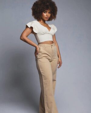Lenita Oliver Instagram - A categoria é Beleza Neigra 💋

#actress #model #instagood #blackgirlmagic #viral #explorar