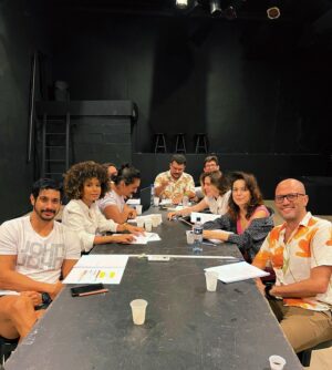 Lenita Oliver Instagram - Siiiim, Cinema Nacional 🎥…

Tô mega empolgada com esse novo projeto, quero compartilhar tudo com vocês (em Breve), tudo que posso falar agora rs … é que eu tô muito encantada por essa personagem e essa história, esse filme me toca muito!!!
É tão bom mergulhar em algo que você acredita, com uma equipe e elenco tão incrível, apaixonado pelo que faz, essa paixão que nos preenche e faz acontecer qualquer ideia lançada nesse mundo, eu sempre tive o sonho de fazer uma personagem assim e ela chegou, só agradeço a confiança e a troca com todos vocês ! 

Vem aí Ogiva 🔥

@cadurosenfeld 
@odiogomonteiro 
@morimeirelles 
@danartimos 
@luara.gonzalez 
@sarantunes 
@mario.tacach 
@monolito_producoes 
@pipocaenanquim 
@_amafe 
@fernandaribas 
@miguelribasgastal 
@nathamach 
@zequeen__ 
@fernandaribasmanagement