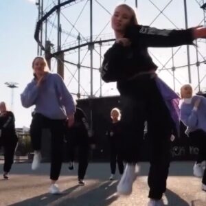 Lenita Susi Instagram - 💜💜💜
Videographer @double_deuce_production
Choreography by @sanna_dance and @linda_ilves
Dancing with me @mindanniina @bellabeata @janinajessicaa @olivia_elinah @vilyae @heidi.annika