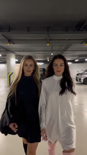 Lenka Konvičková Instagram - L & P 🖤 

#duo #girls #friends #fashion