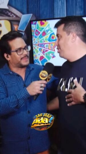 Léo Sampaio Instagram - Garanhão?! Não!!! 😅 Calma que @euleopida te conta melhor essa história da “1ª e 2ª dama de Serrinha” que @tirullipa saiu contado na internet! 🤣

Entenderam, agora? 😅