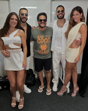 Léo Sampaio Instagram - Sabadão do Fortal e a vibe continua daquele jeitão!!! Música, encontros e muita folia. #nopidaédiferente #nopidaémaisgostoso