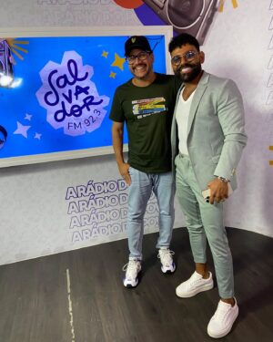 Léo Sampaio Instagram - DESCULPA AÍ, MAS QUE NIVER FOI ESSE? 😍

Esse niver não tem hora pra acabar, vúh? 💥 Aqui é agonia   sofrência. O #PidaMusic já no esquenta para #Pablo20Anos e somos a RÁDIO OFICIAL desse SHOWZÃO.

📺 Assista na íntegra do meu canal do YouTube/RádioSalvadorFM