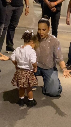 Léo Sampaio Instagram - Encontro de fenômenos!!!! Ivete & Liz 🥰 #LSEELAS #nopidaédiferente #nopidaémaisgostoso #bastidores