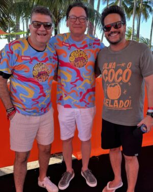 Léo Sampaio Instagram - Sabadão do Fortal e a vibe continua daquele jeitão!!! Música, encontros e muita folia. #nopidaédiferente #nopidaémaisgostoso