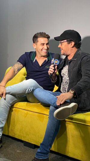 Léo Sampaio Instagram - Momento intimidade com Tayrone e sua esposa Paula Dantas. Entrevista realizada nos bastidores da gravação do DVD Tayrone Exclusive em Goiânia. Matéria completa disponível no YouTube.com/pidaoficial #mensagemdepaz #nopidaédiferente #nopidaémaisgostoso 🤭