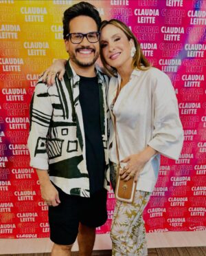 Léo Sampaio Instagram - Segundo dia do Fortal e a energia é única. #nopidaédiferente #nopidaémaisgostoso 😉