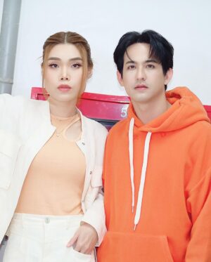 Leo Saussay Instagram - ไม่ถนัดซัก ถนัดรัก มากกว่า🧡